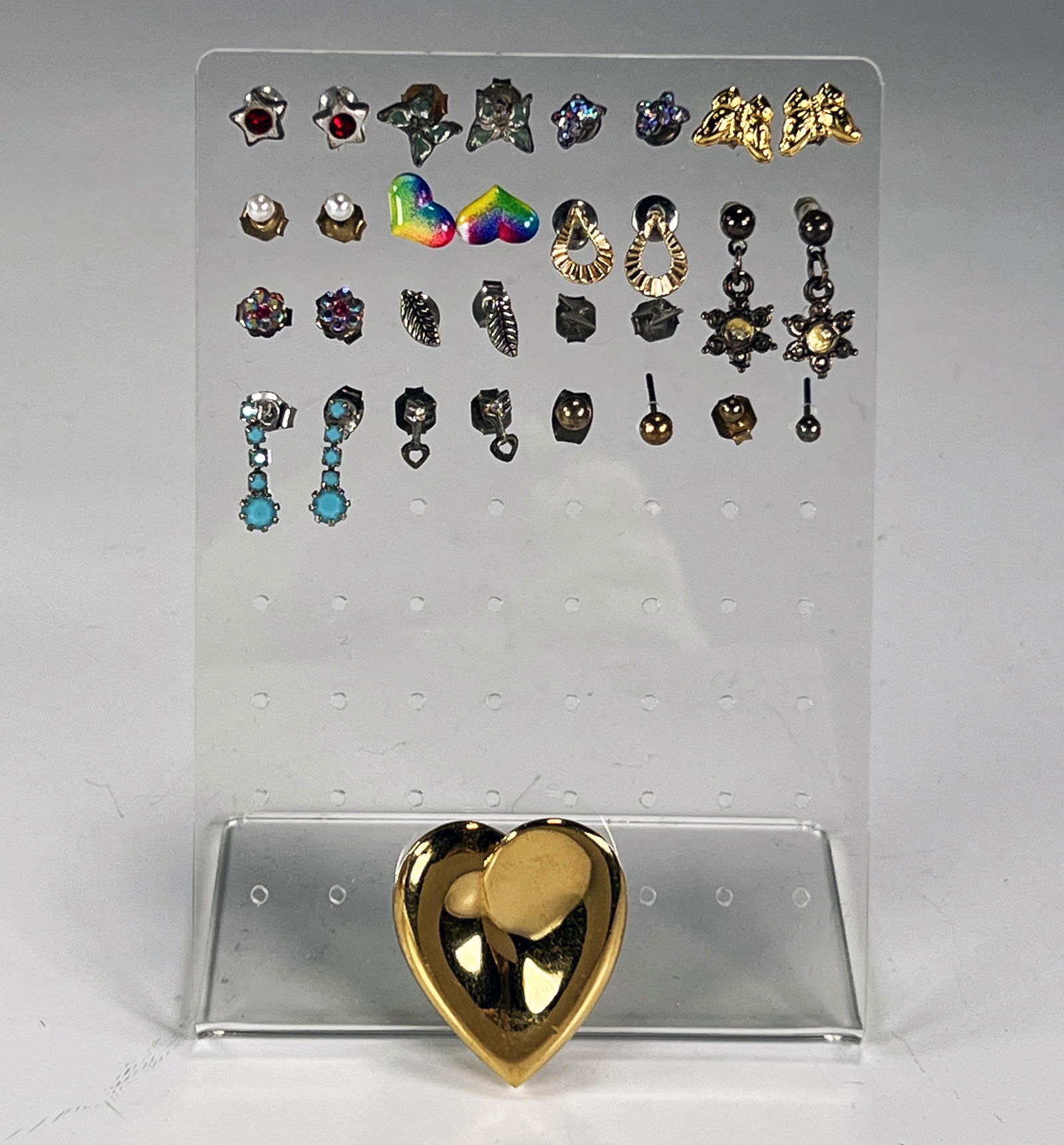 LOT OF STUD EARRINGS & TRIFARI HEART PENDANT