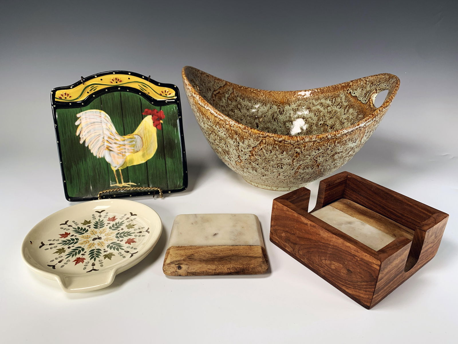 DECORATIVE PORCELAIN & KITCHEN ITEMS (1 of 5)