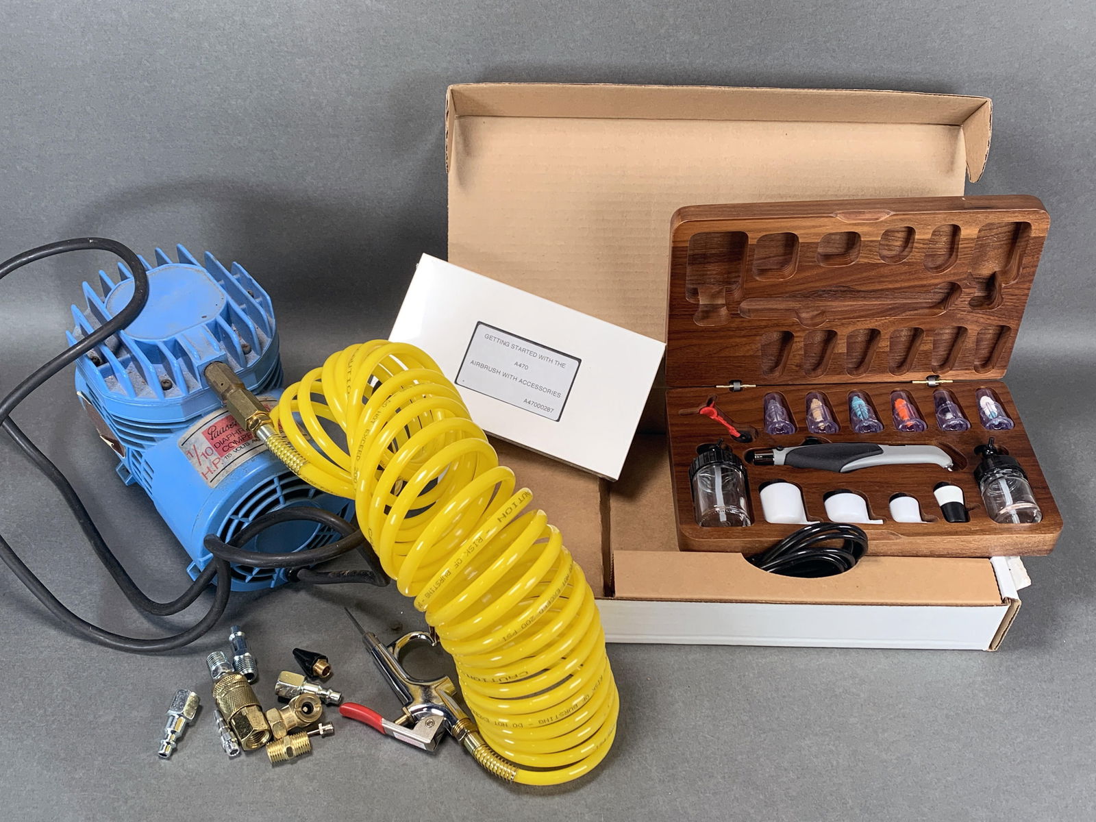 ARTIST AIRBRUSH SET IN BOX AND AIR COMPRESSOR (1 of 4)