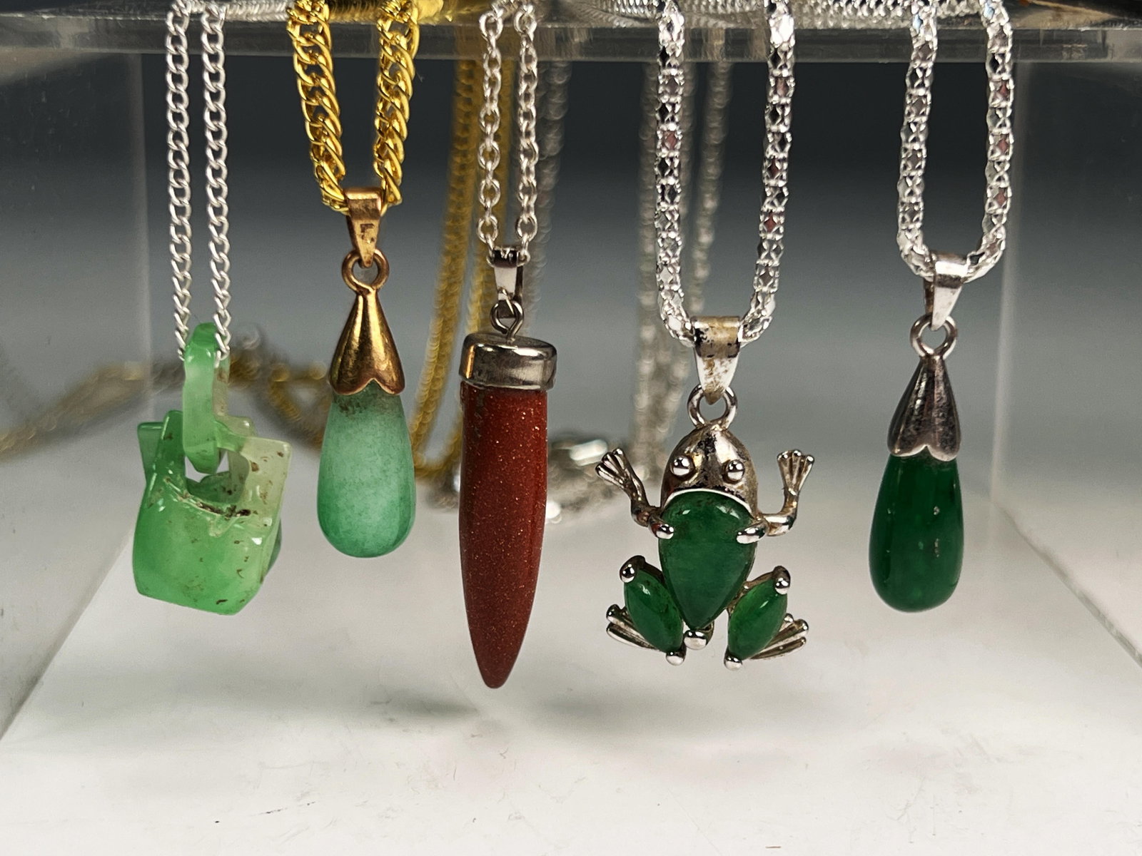 JADE PENDANT NECKLACES