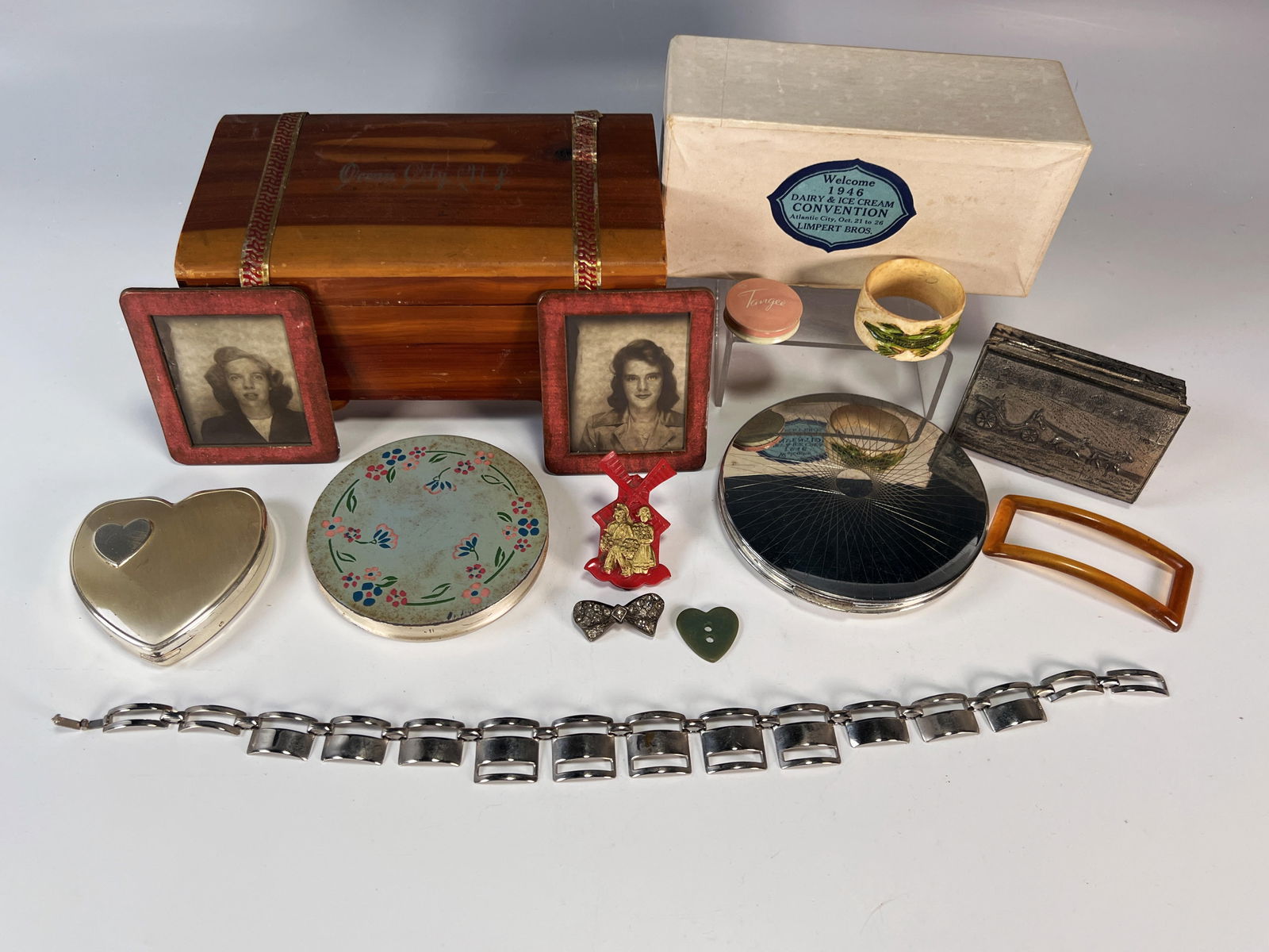 VANITY ITEM & JEWELRY BOX LOT (1 of 6)