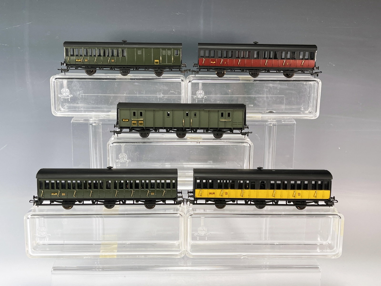 5 FRANCE TRAINS IN PLASTIC CASES