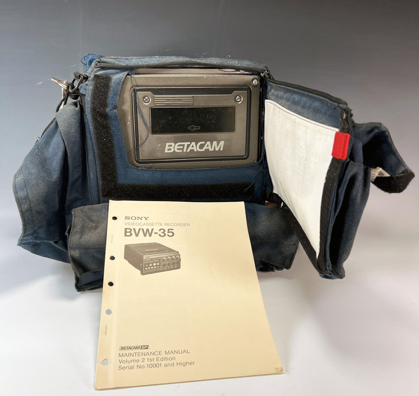 VINTAGE SONY VIDEOCASSETTE RECORDER (1 of 5)