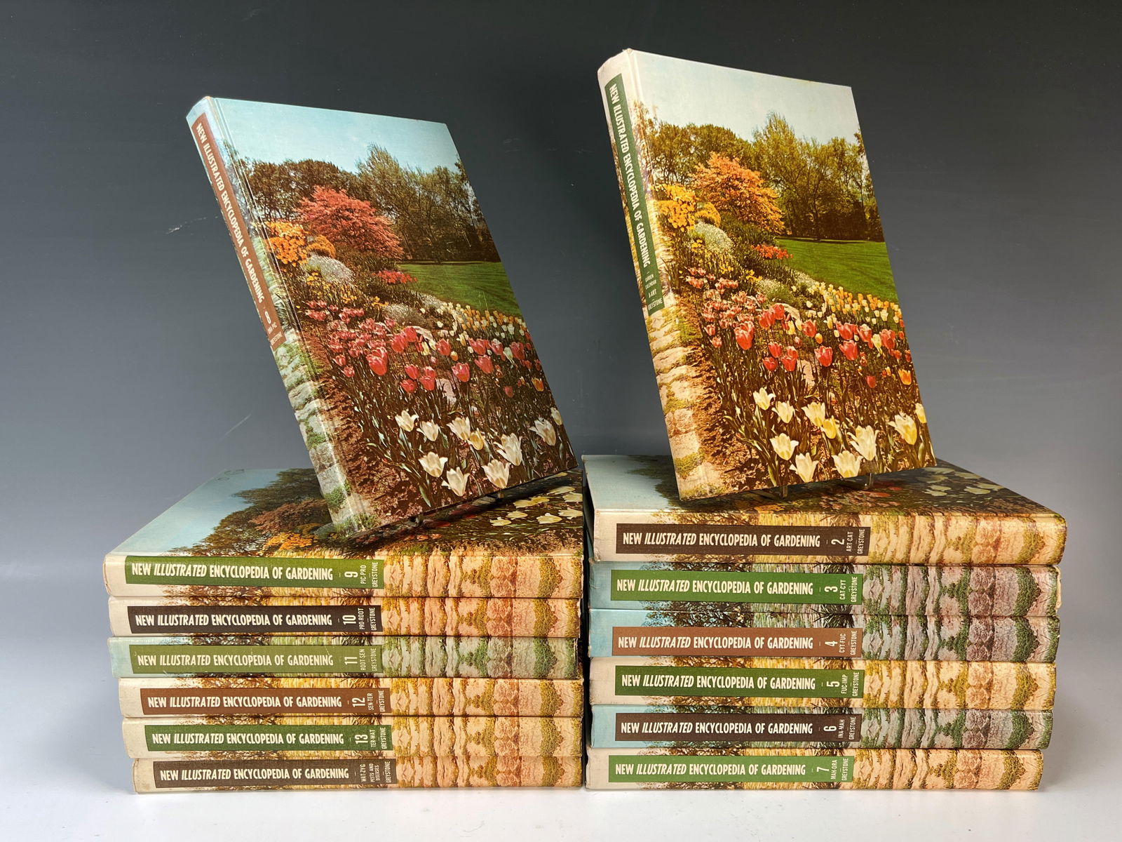 NEW ILLUSTRATED ENCYCLOPEDIA OF GARDENING 1960 (1 of 5)