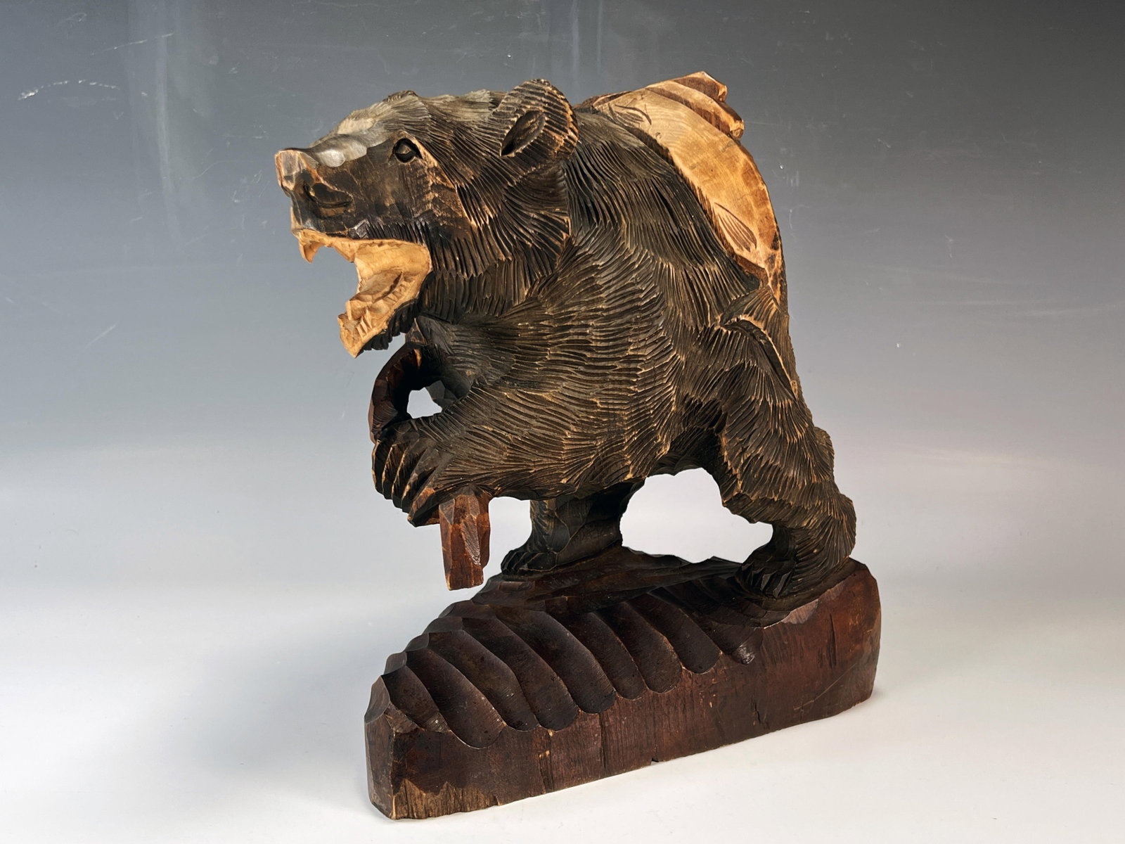 VINTAGE CARVED JAPANESE WOODEN HOKKAIDO AINU BEAR