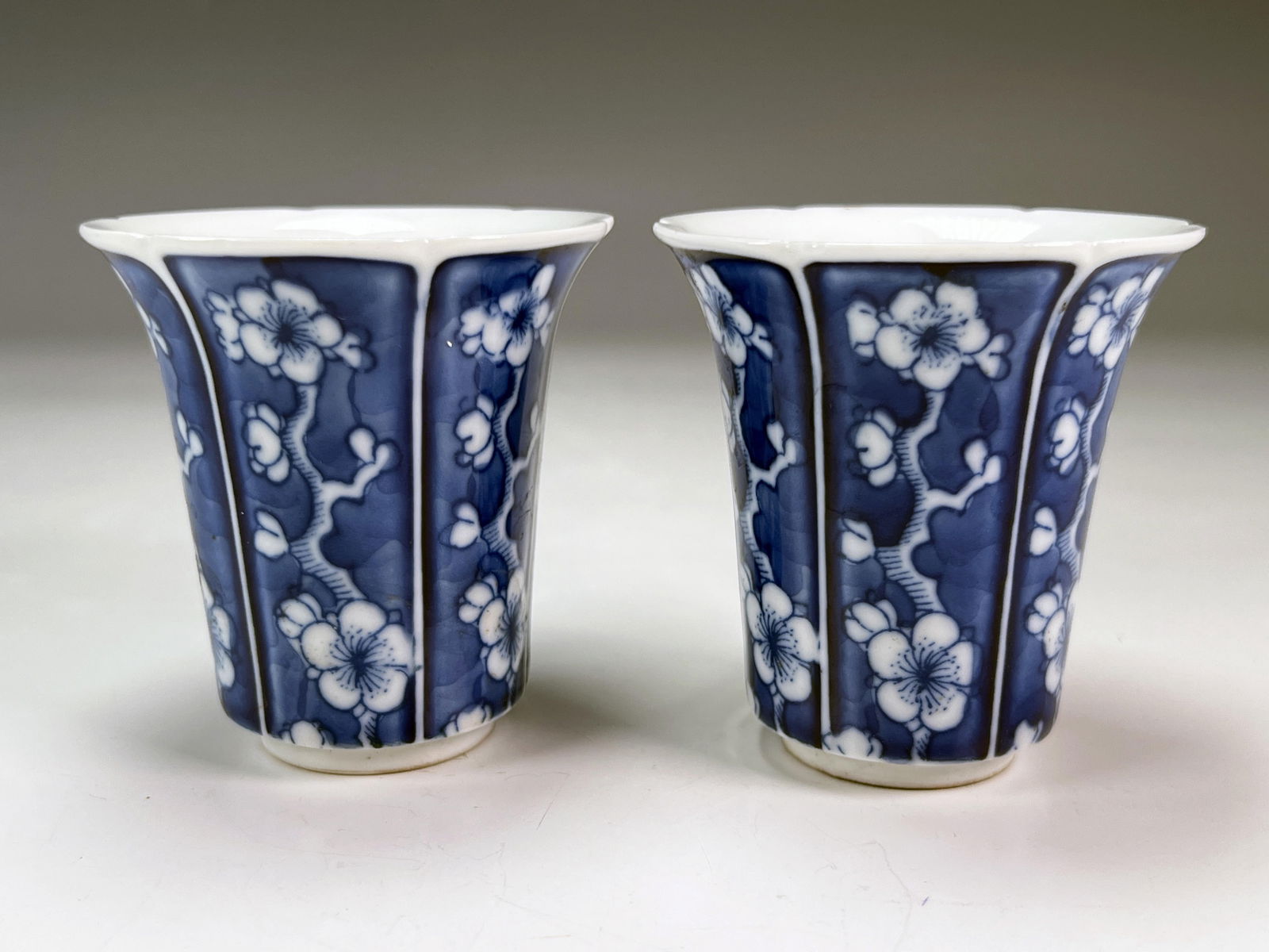 KANGXI BLUE & WHITE PORCELAIN TEACUPS PAIR (1 of 3)
