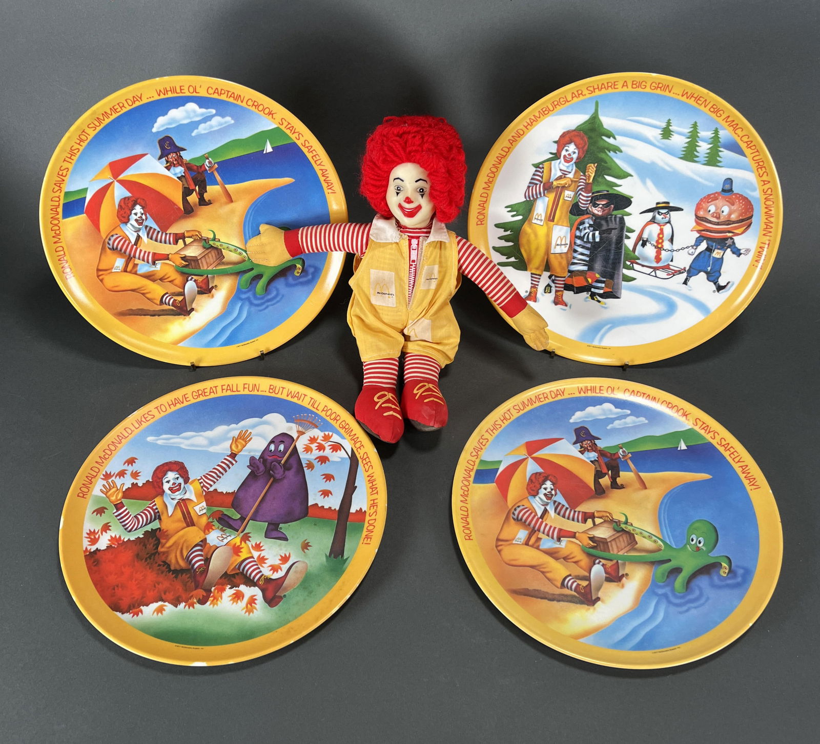 MCDONALDS PLATES & RONALD MCDONALD TOY (1 of 5)