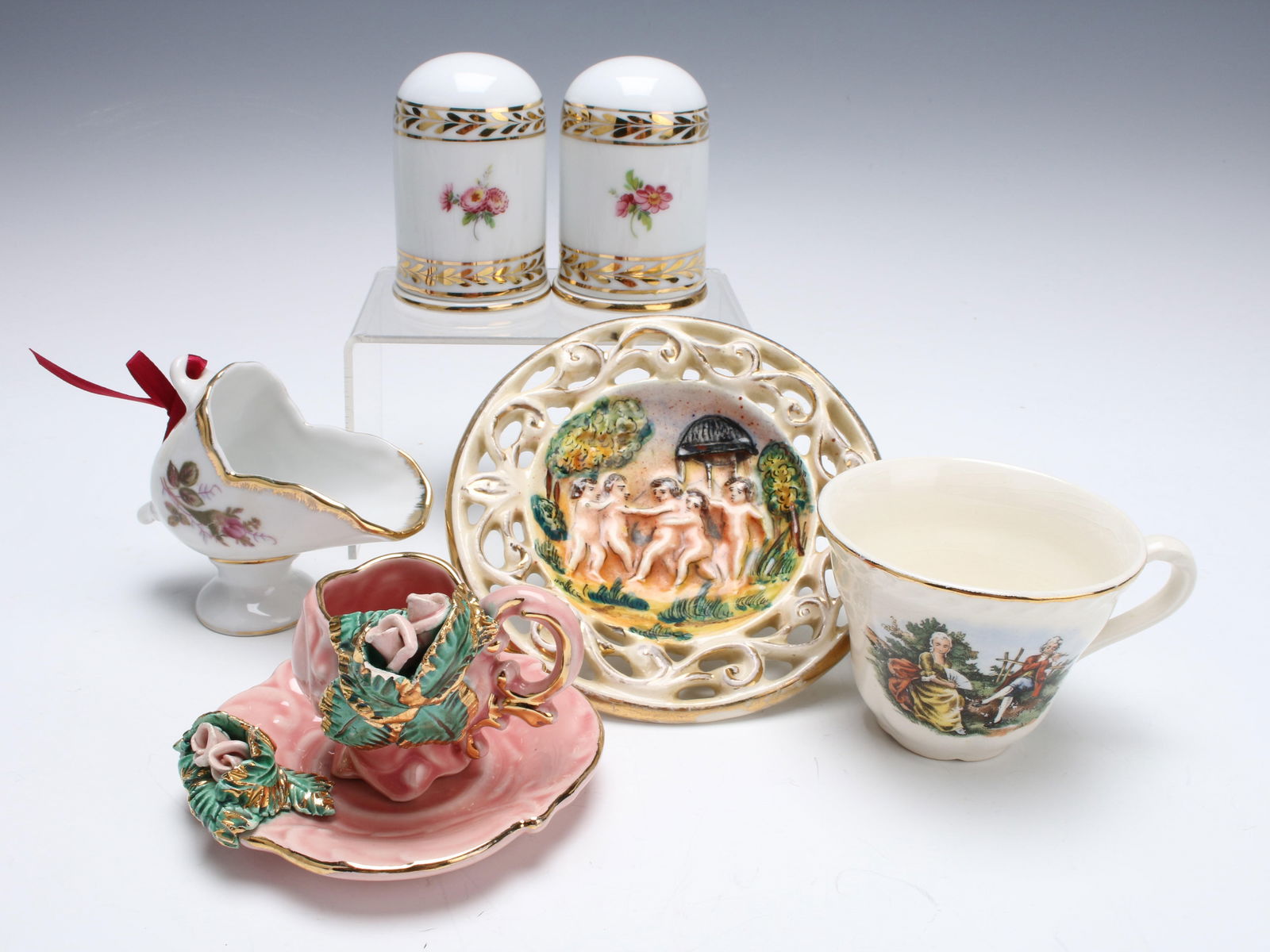 LOT OF DECORATIVE PORCELAIN