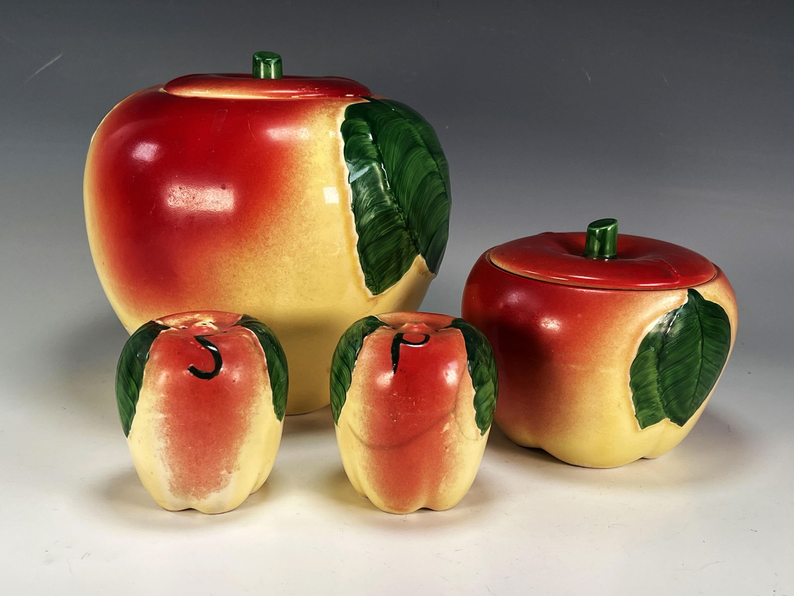 VINTAGE AMERICAN POTTERY APPLE COOKIE JARS, SALT & PEPPER (1 of 5)