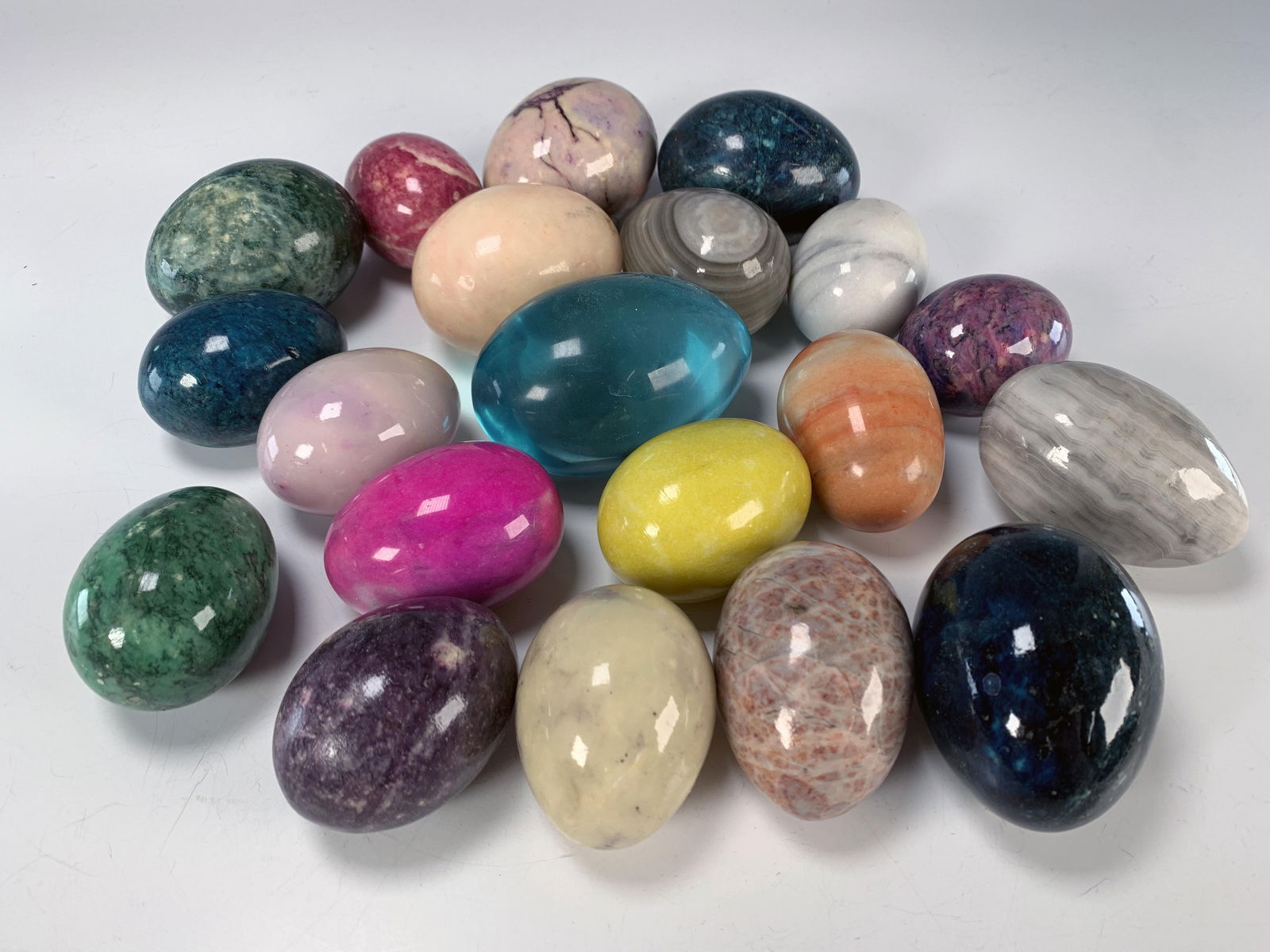MARBLEIZED DECORATIVE EGGS
