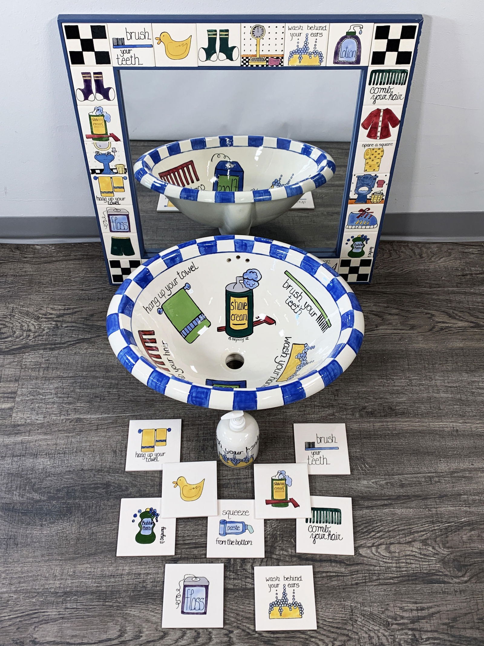 CHARMING CHILDS BATHROOM ACCESSORIES (1 of 7)