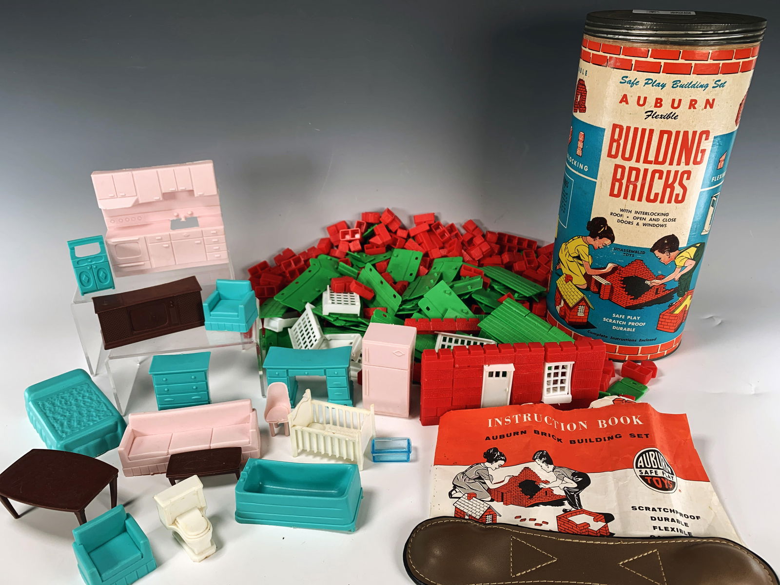 VINTAGE DOLLHOUSE FURNITURE AND FLEXIBLE BUILDING BRICKS SET (1 of 5)