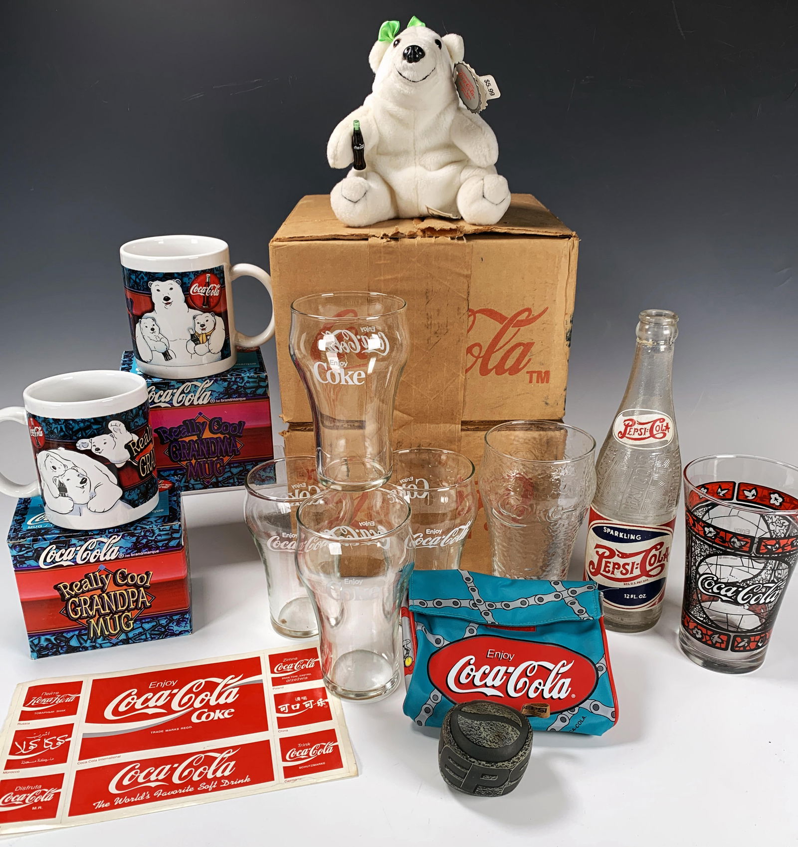 COKE AND PEPSI COLLECTIBLE ITEMS (1 of 5)
