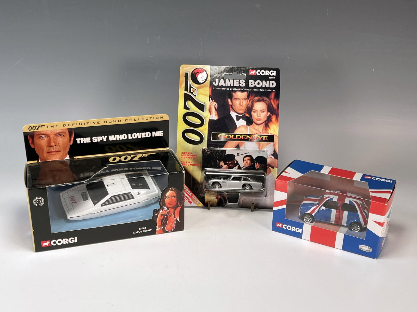 CORGI TOYOTA 2000GT James Bond 007 EUR 966,91 - FR