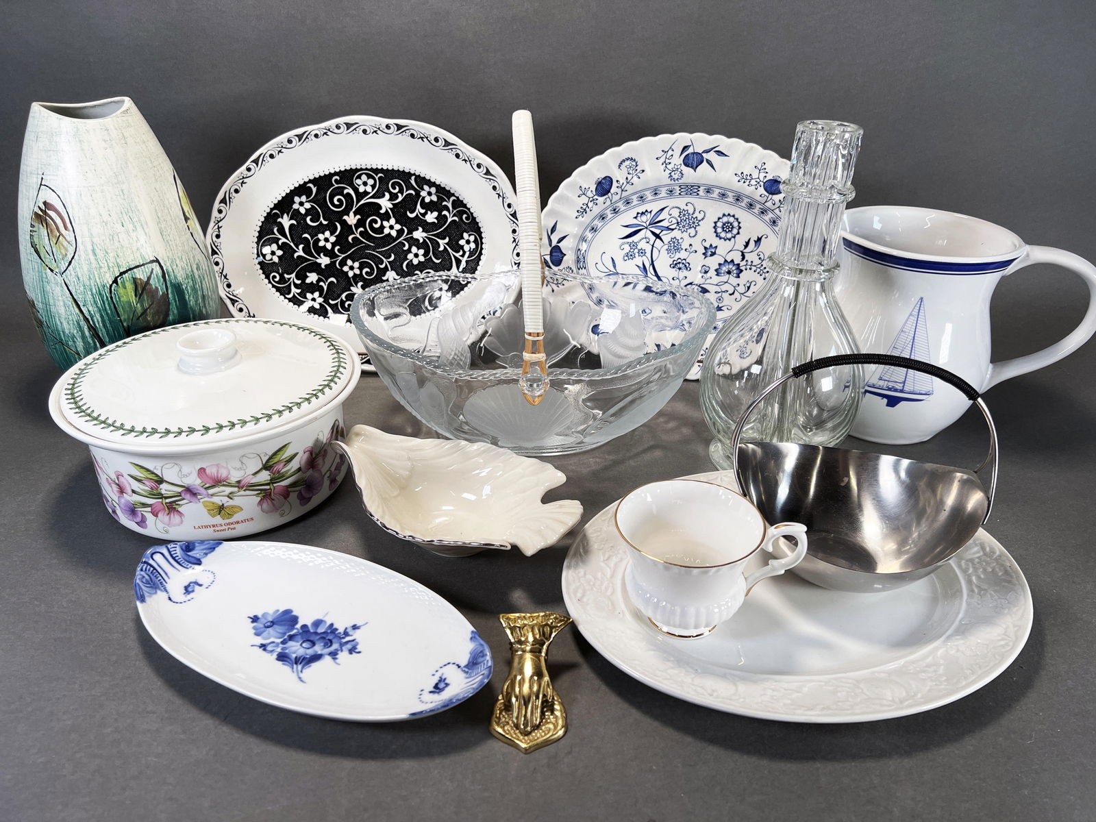 GLASS & PORCELAIN DECORATIVE ENTERTAINING LOT (1 of 13)