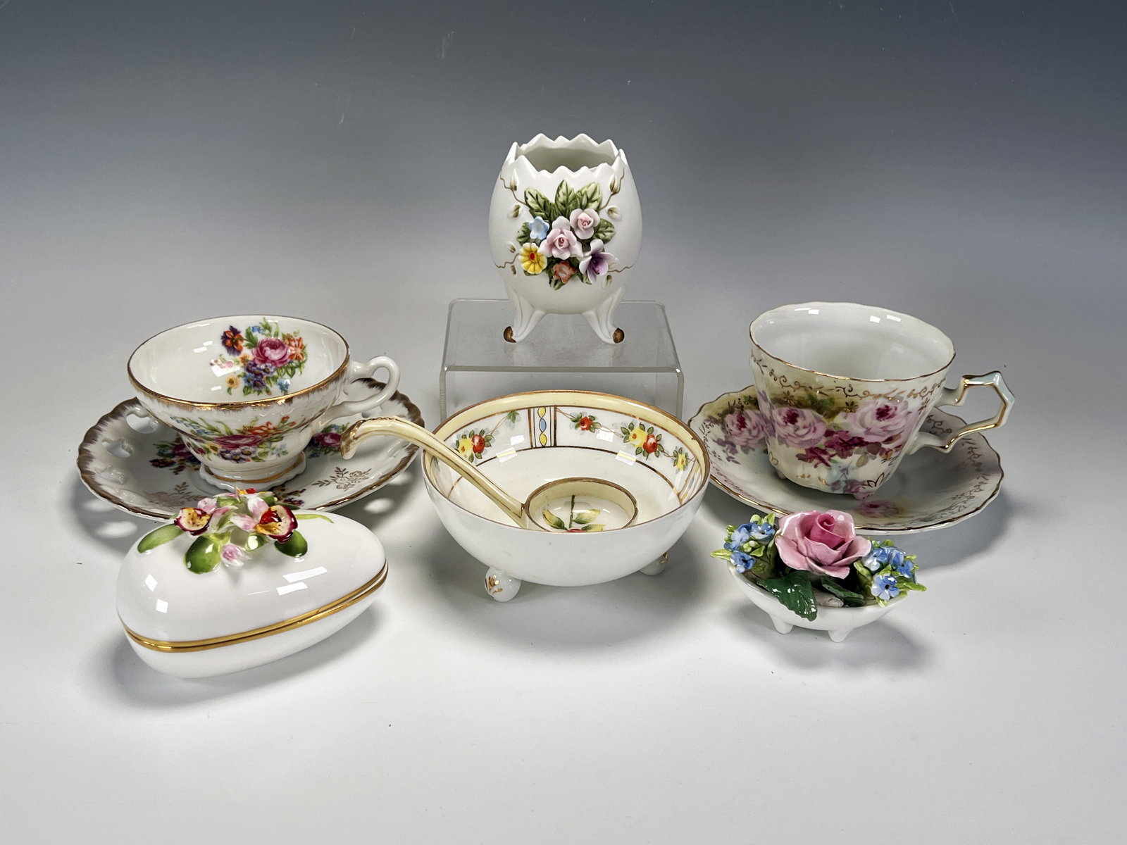 ASSEMBLED LOT OF PORCELAIN