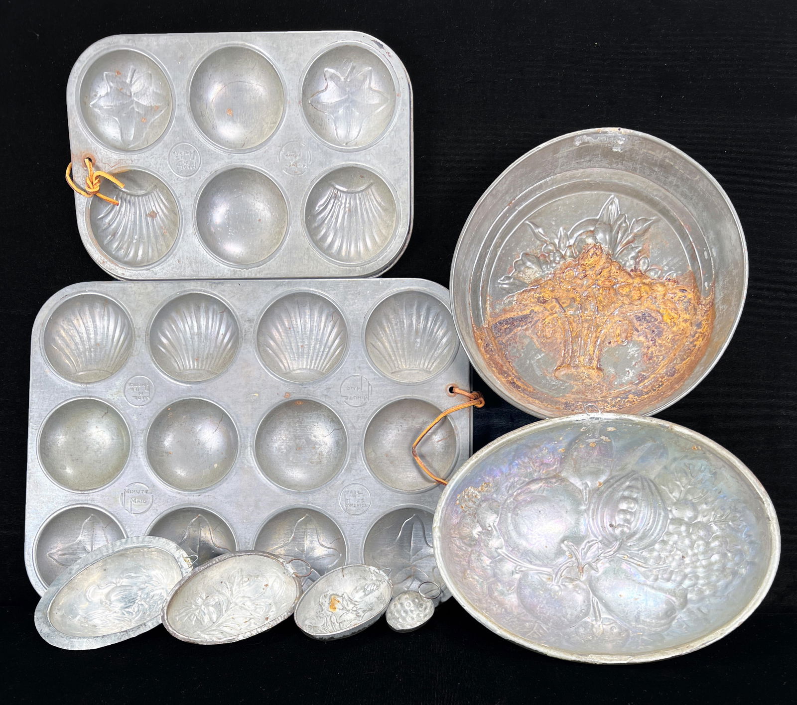ANTIQUE CHOCOLATE CANDY MUFFIN TINS AND MOLDS (1 of 8)