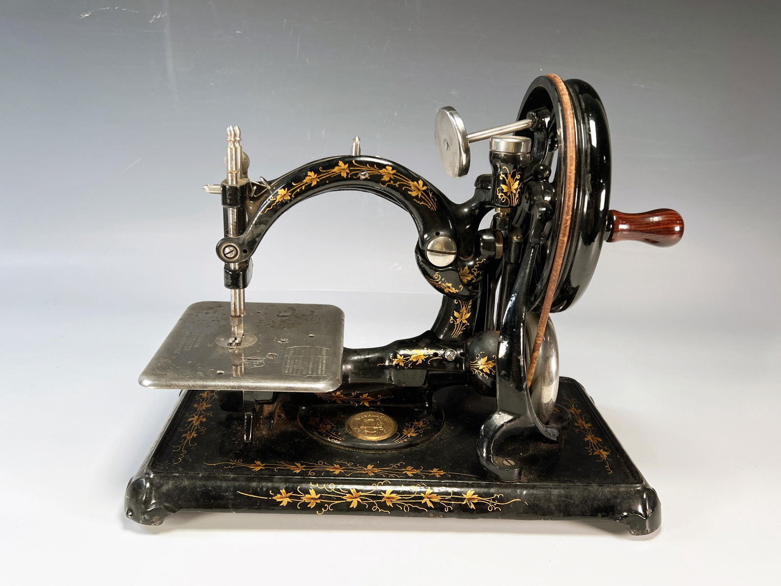WANAMAKER AUTOMATIC SEWING MACHINE IN CARRYING CASE 38803 (1 of 12)