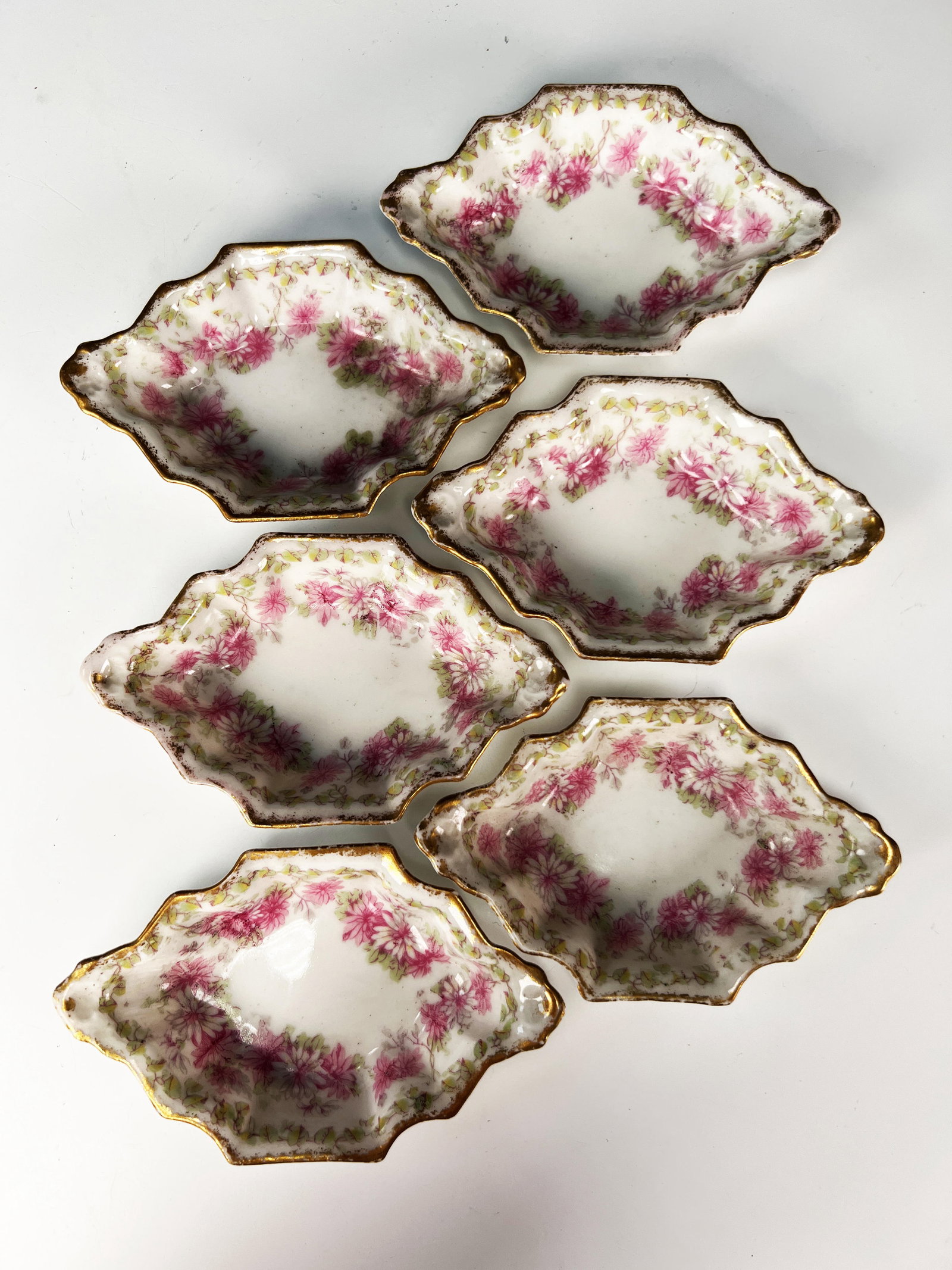 6 ELITE WORKS LIMOGES FLORAL PIN TRAYS ASHTRAYS (1 of 3)