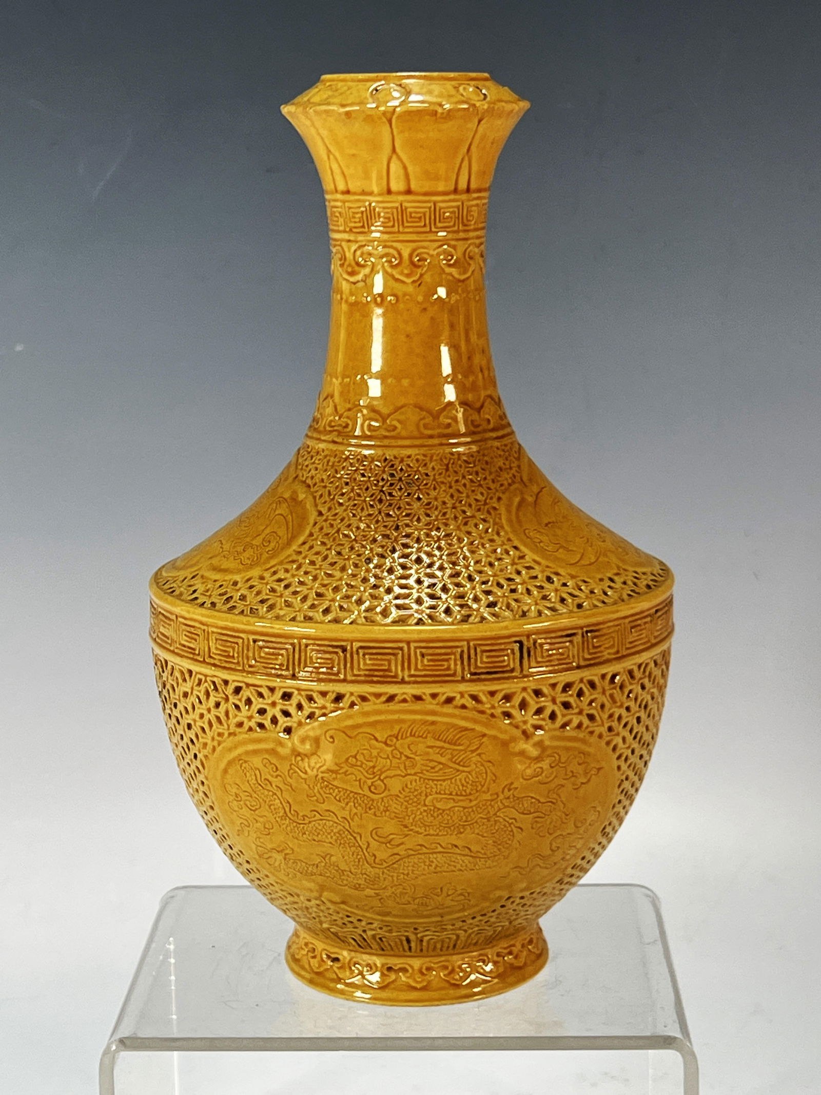 YELLOW DRAGON VASE (1 of 4)