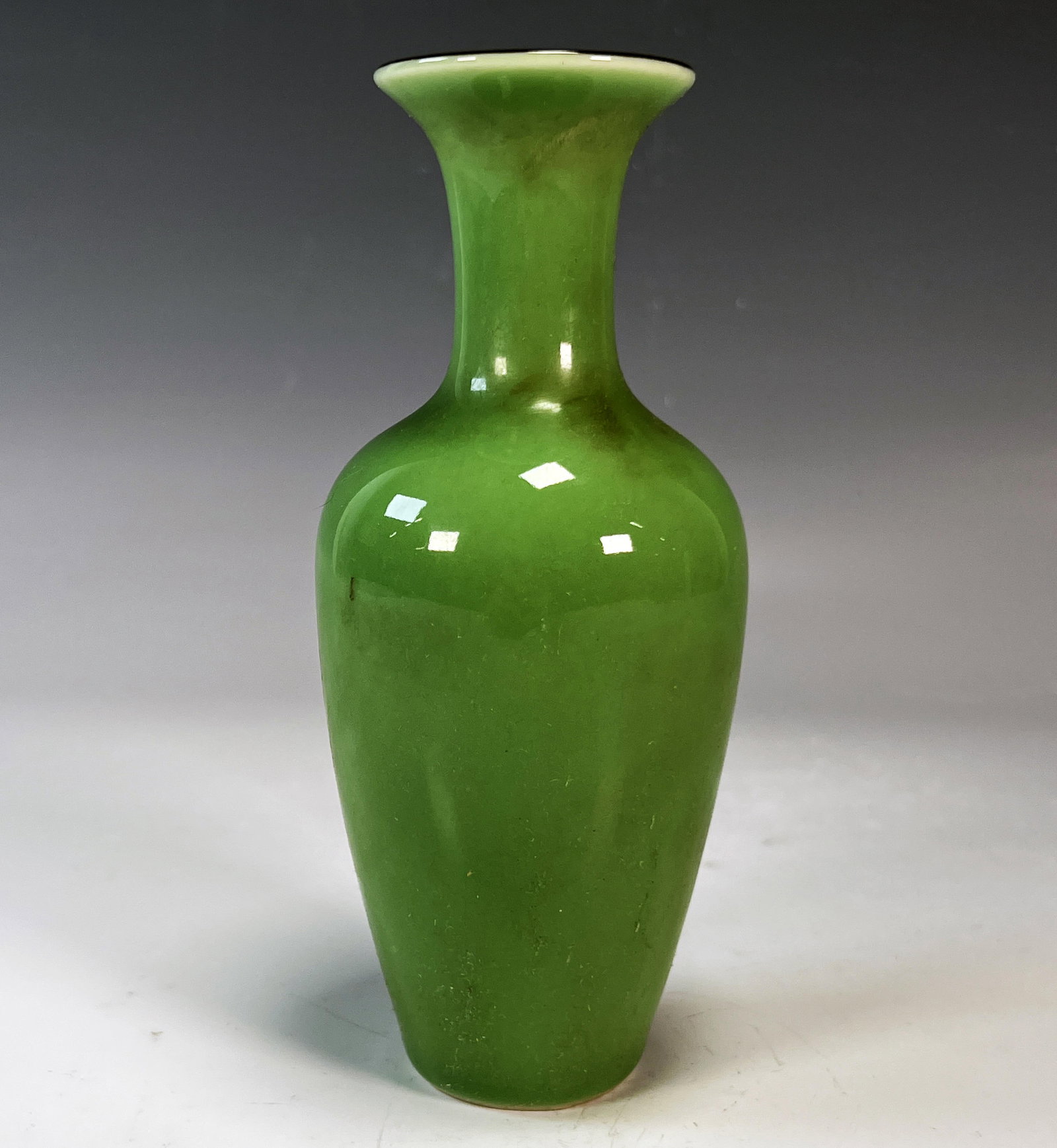 SMALL CHINESE PORCELAIN LIGHT GREEN VASE (1 of 3)