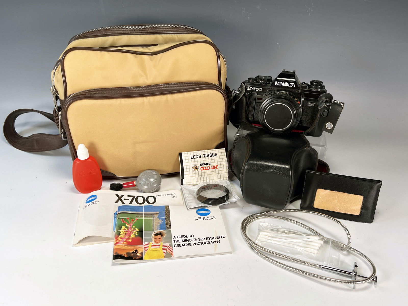 MINOLTA X 700 CAMERA IN SHOULDER BAG (1 of 4)