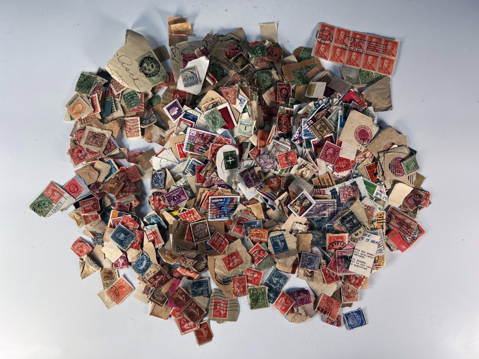 LOT OF LOOSE STAMPS