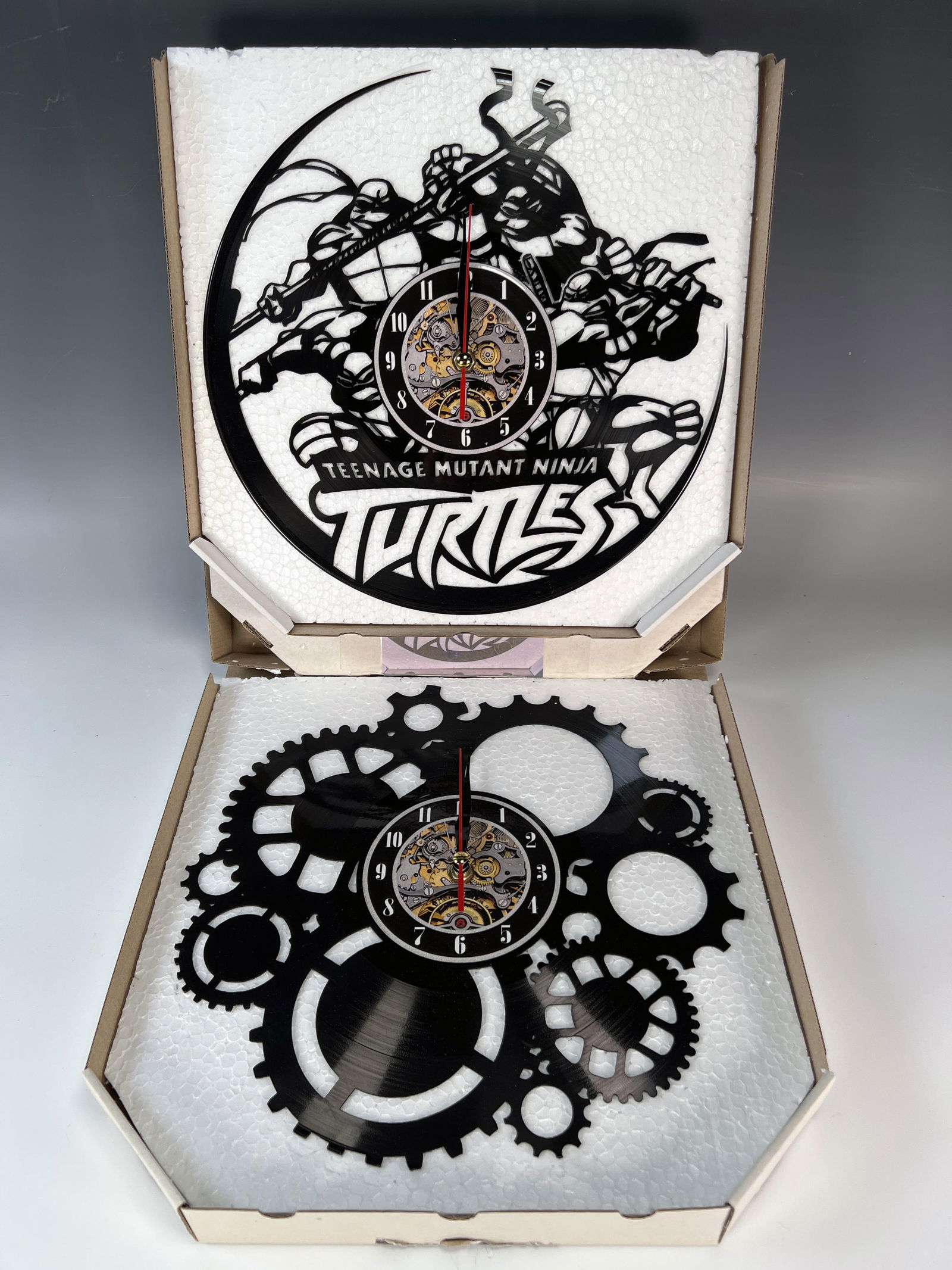 TEENAGE MUTANT NINJA TURTLE AND GEARS VINYL RECORD CLOCKS (1 of 3)