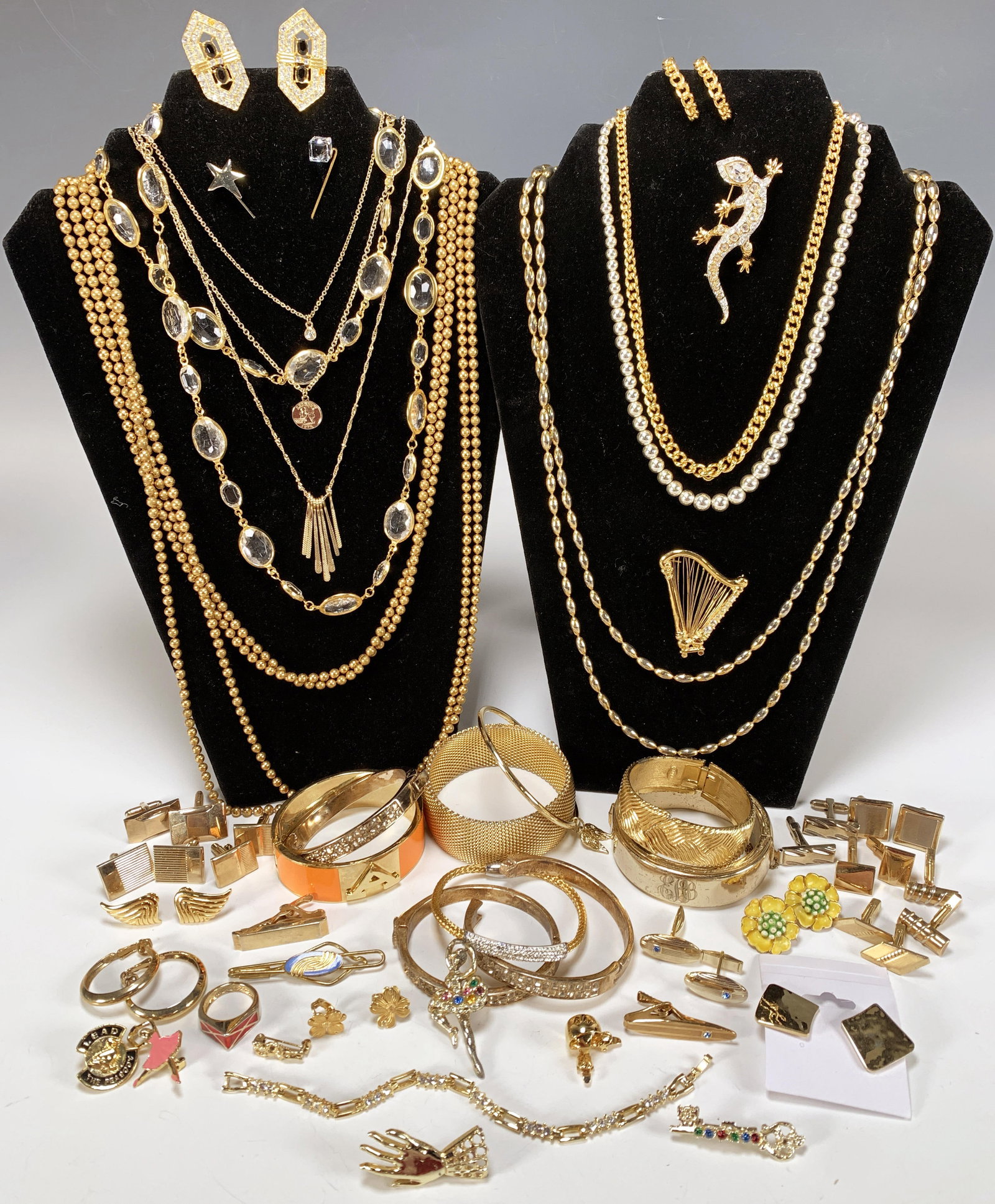 VINTAGE GOLD TONE JEWELRY LOTS OF CUFFLINKS