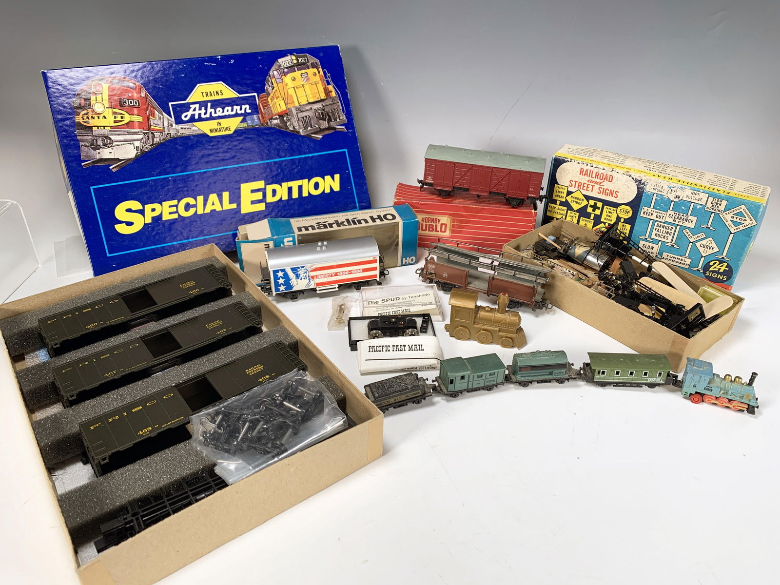 VINTAGE TRAIN COLLECTION MODEL KIT AND ACCESSORIES MARKLIN HORNBY DUNLOP (1 of 6)