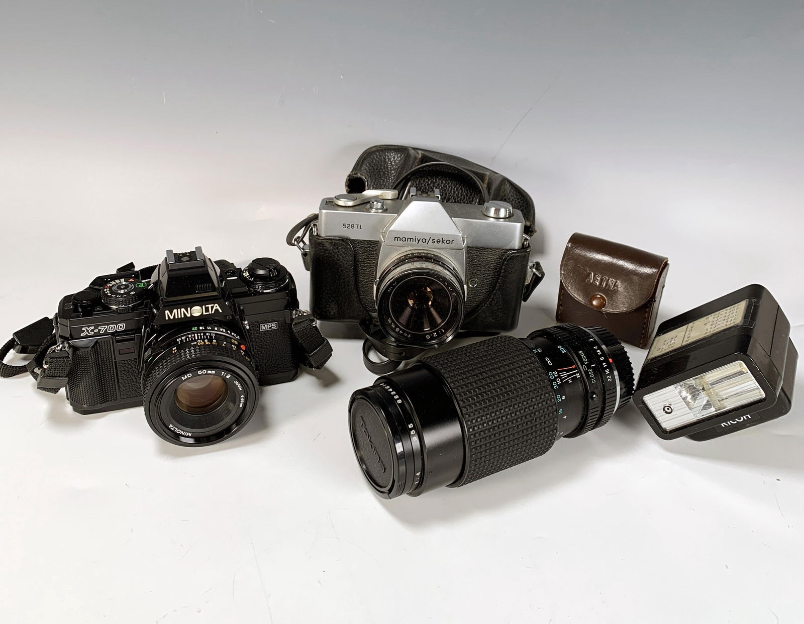 VINTAGE CAMERAS LENSES AND MORE MINOLTA X-700 MAMIYA/SEKAR (1 of 5)
