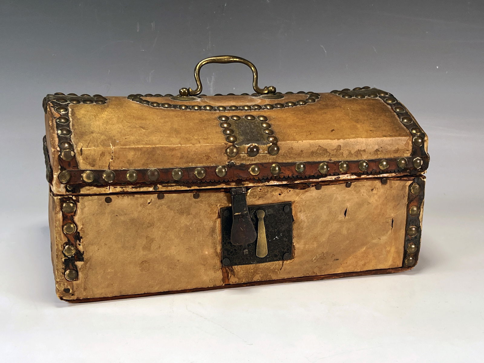 ROBERT BURR TRUNK MANUFACTURER CHEST (1 of 7)