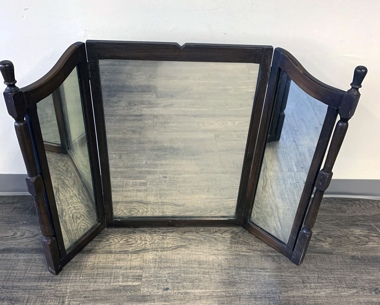 HINGED TABLETOP VANITY MIRROR (1 of 3)