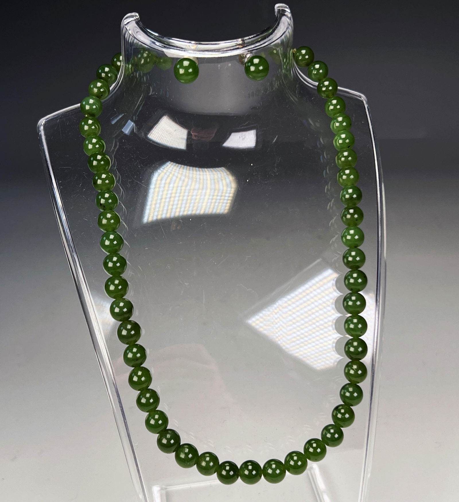 GREEN JADE BEAD NECKLACE & EARRINGS (1 of 2)