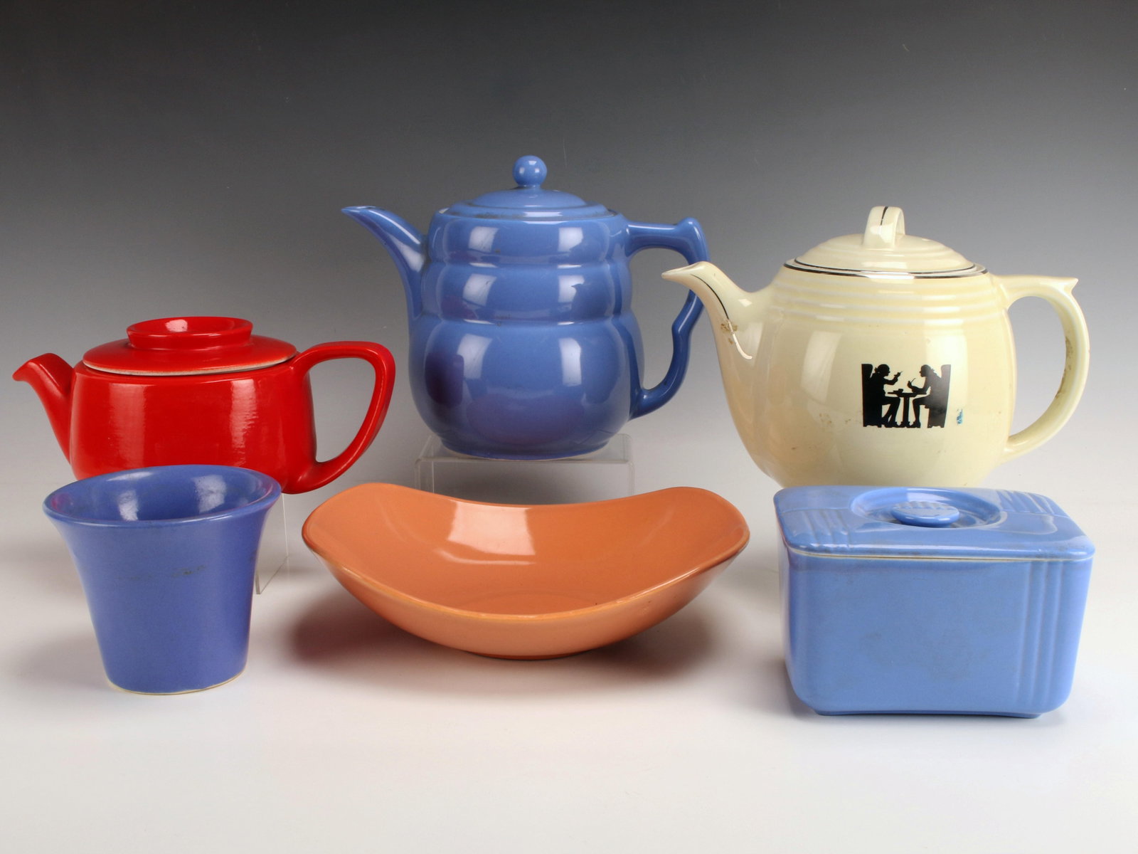 LOT OF SIX HALL POTTERY ITEMS TEAPOST