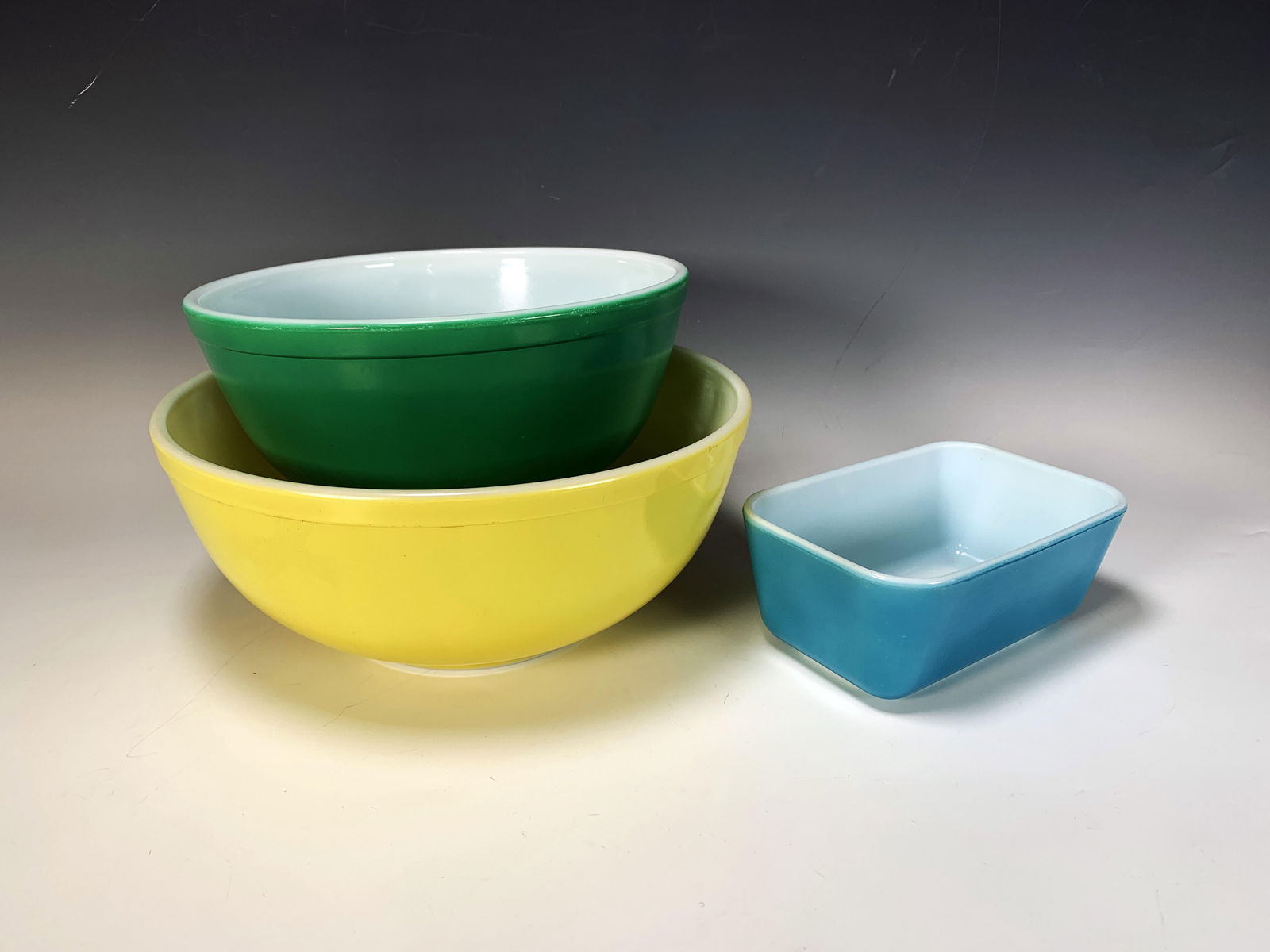 3 VINTAGE PYREX BOWLS (1 of 4)