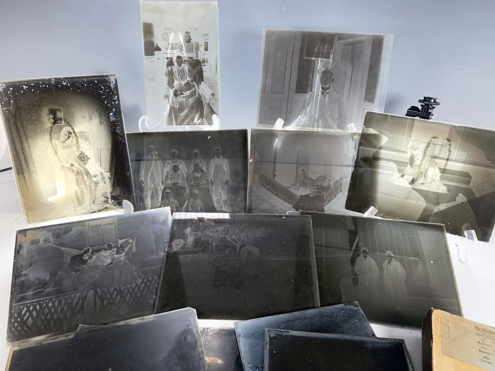 ANTIQUE GLASS NEGATIVES IN CRAMER LIGHTING PLATES BOX