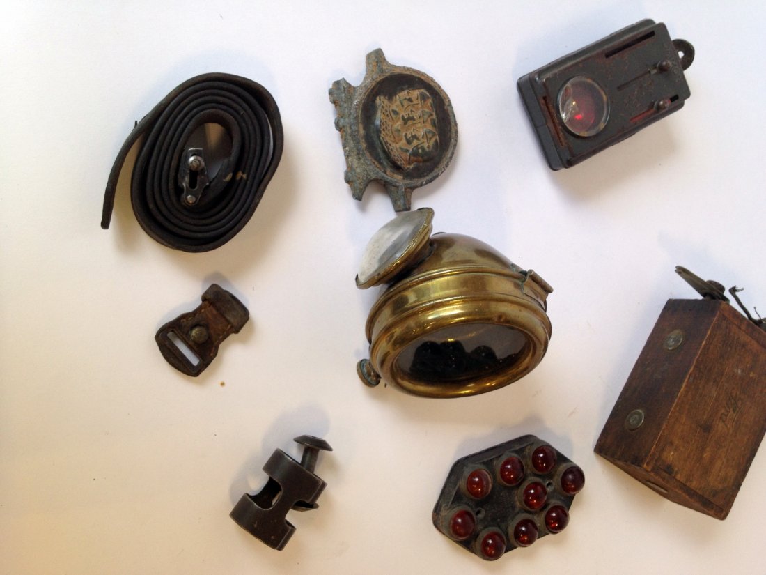 Assorted Vintage Auto Parts: A group of auto parts may be useful to someone restoring an antique car, includes a battery (?) wooden encased marked "Ford". Shipping: We are able to pack and ship this item to an address in the Unit