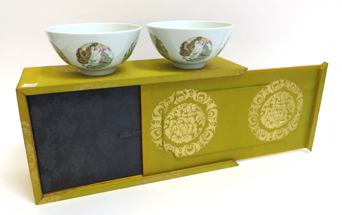 Pair Of Yongzheng Bowls (1 of 10)