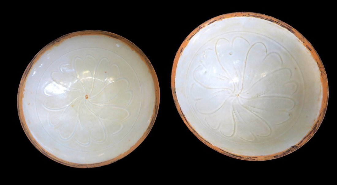 Pair Ding Ware Bowls (1 of 10)
