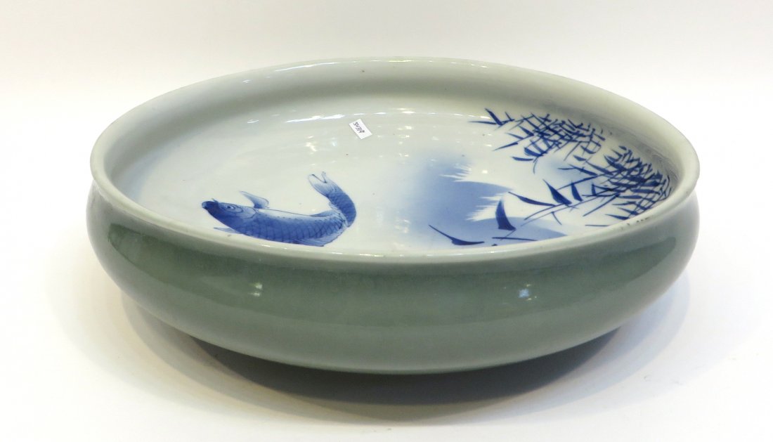 Large Brush Washer: Large Brush Washer: Description: Large brush washer or bowl with a Blue & White interior decorated with a swimming carp and a green exterior, Dimensions: