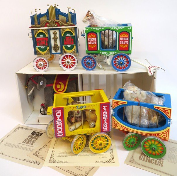 Four Pieces Of Steiff "Golden Age Of The Circus": Four Pieces Of Steiff "Golden Age Of The Circus": Description: Come one, come all, the Golden Circus is in town! Four pieces: all boxed and in very good condition. Included is an