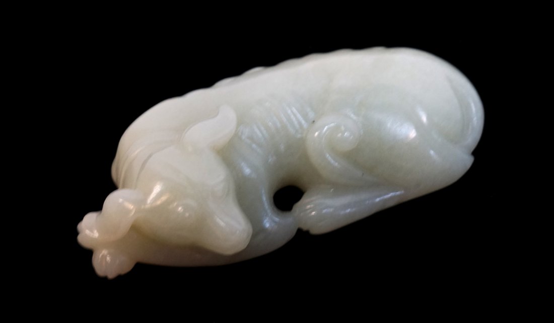 White Jade Dog: White Jade Dog: Description: In the reclining position Dimensions: 80 mm, 3" long $500 - $800 Shipping: We ar