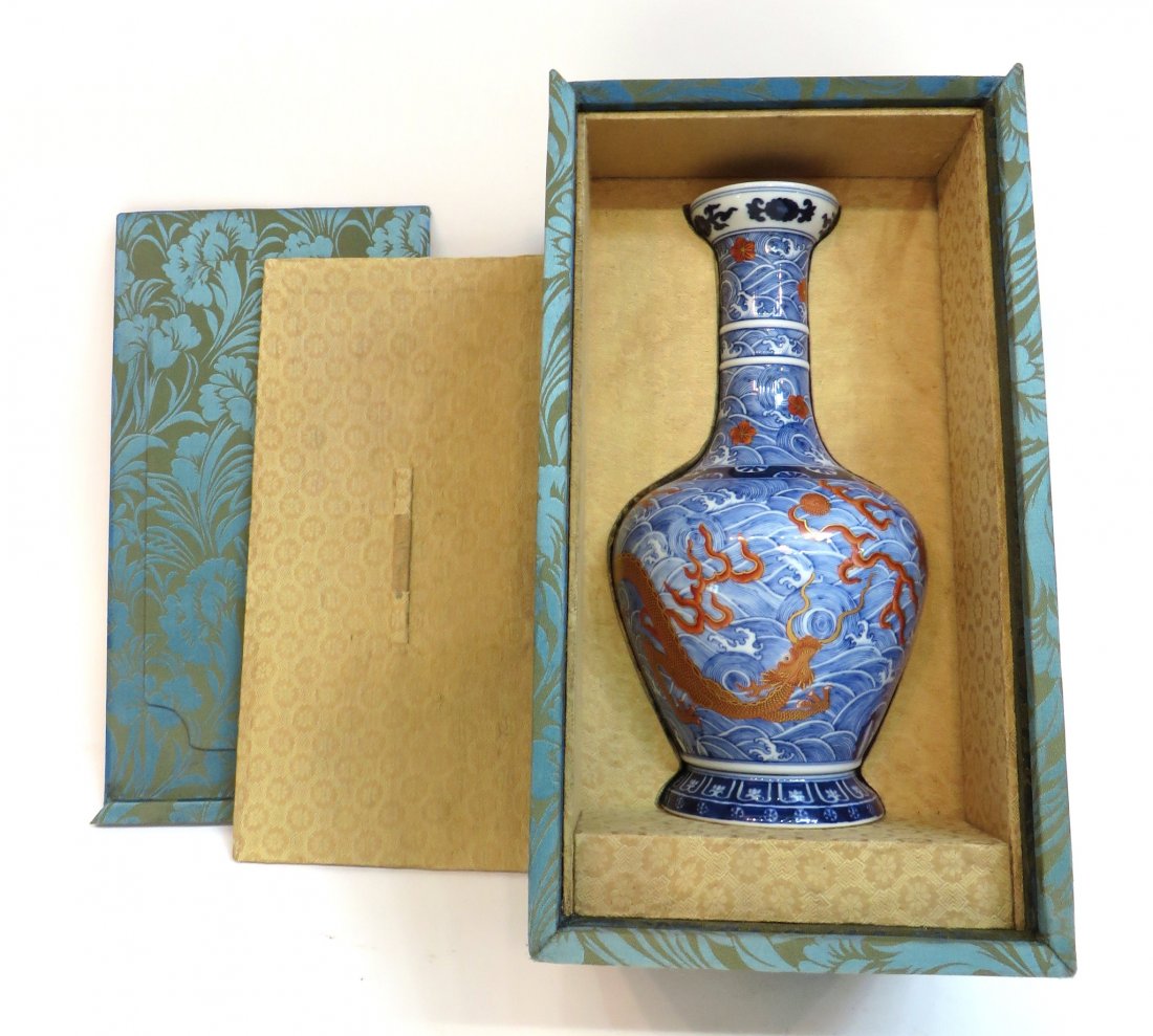 Qianlong Long Necked Rimmed Vase (1 of 10)