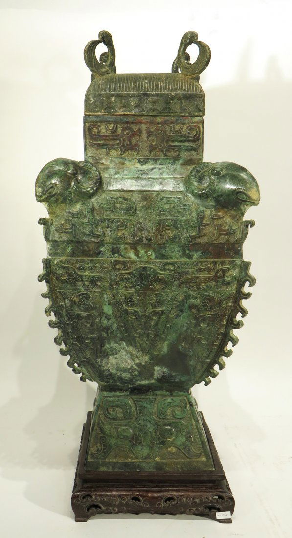CHINESE BRONZE ARCHAISTIC VESSEL (1 of 7)