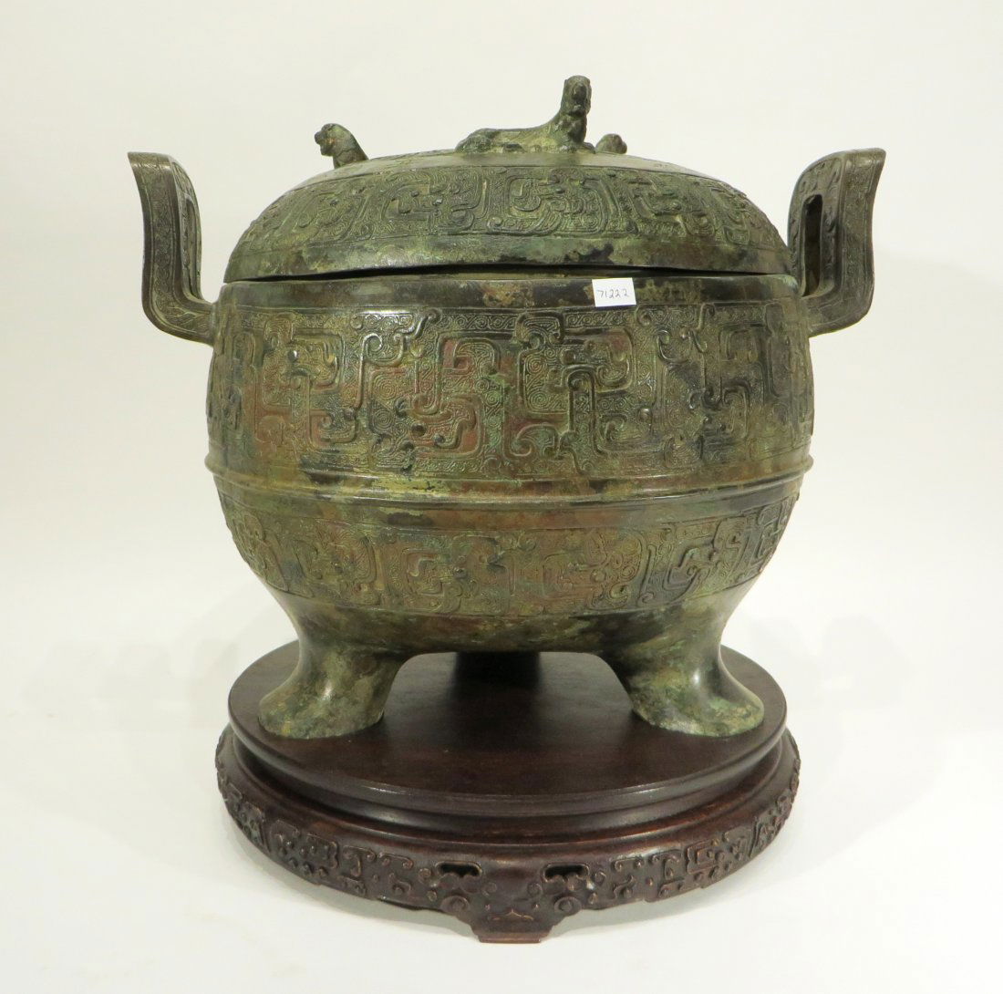 CHINESE BRONZE ANTIQUE DING OR CENSER (1 of 10)