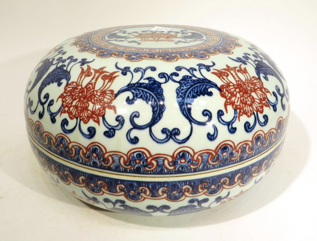 CHINESE PORCELAIN LIDDED CONTAINER (1 of 4)