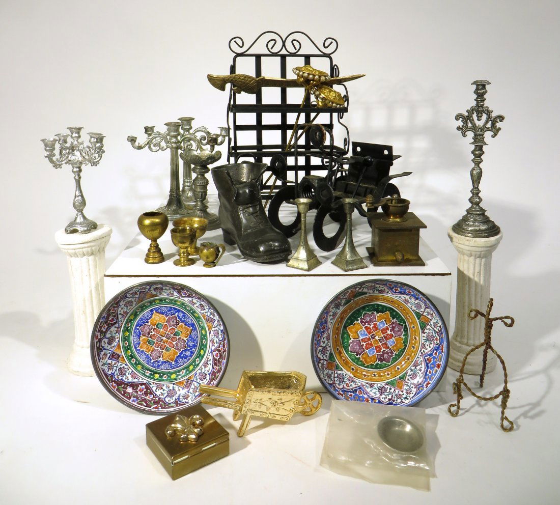 ASSORTED LOT OF MINIATURE "DOLL HOUSE " ITEMS (1 of 3)