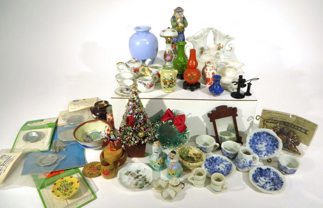 ASSORTED LOT OF MINIATURE "DOLL HOUSE " ITEMS (1 of 1)