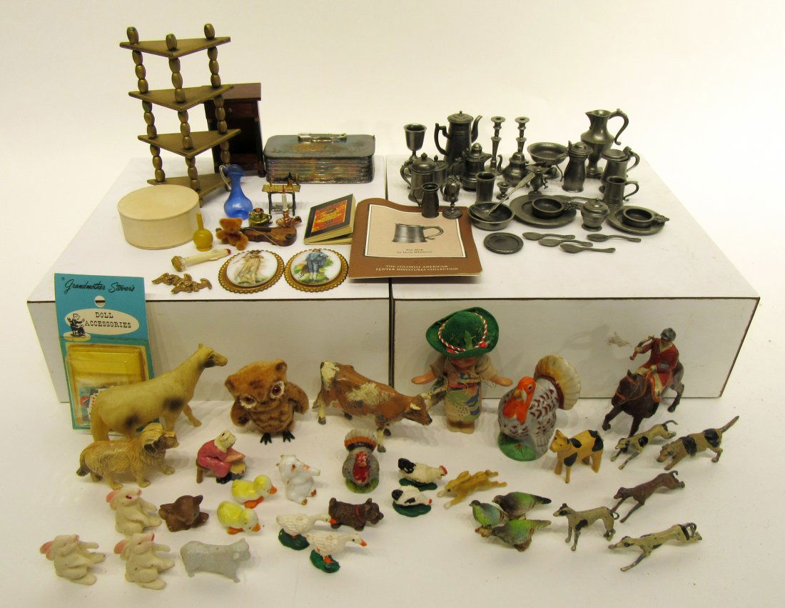 DOLL HOUSE MINIATURE COLLECTION (1 of 8)